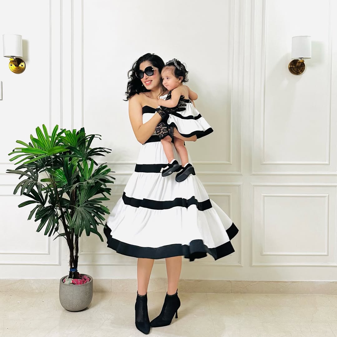 IVORY CONTRAST PLEATED DRESS