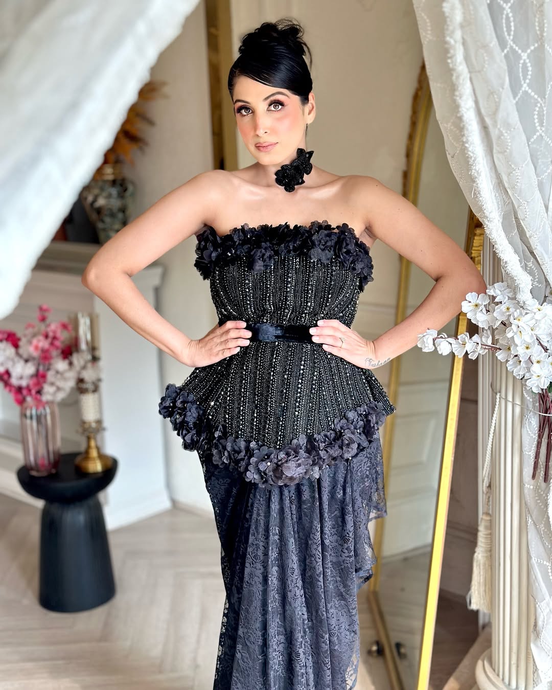 BLACK CORSET DRAPE