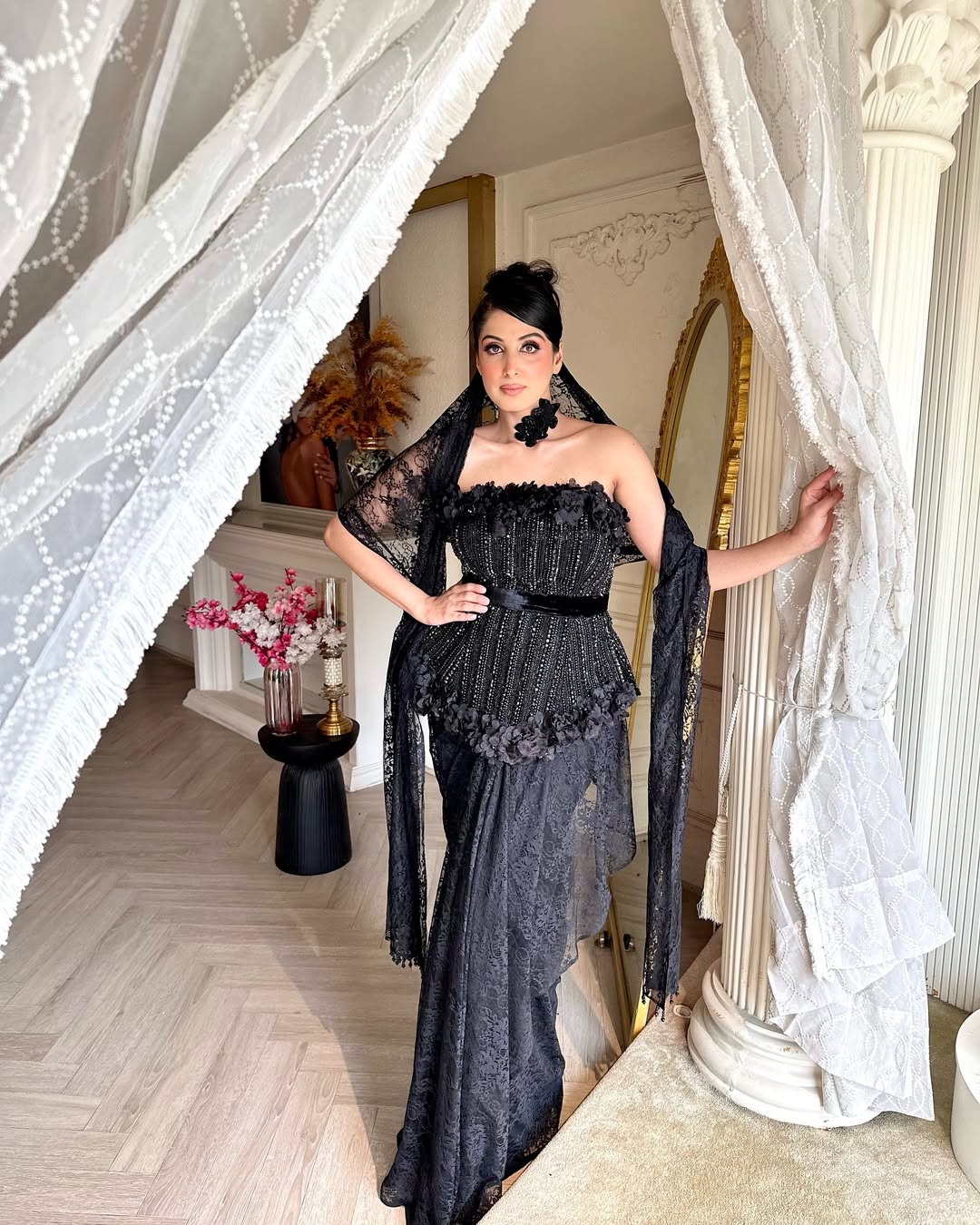 BLACK CORSET DRAPE