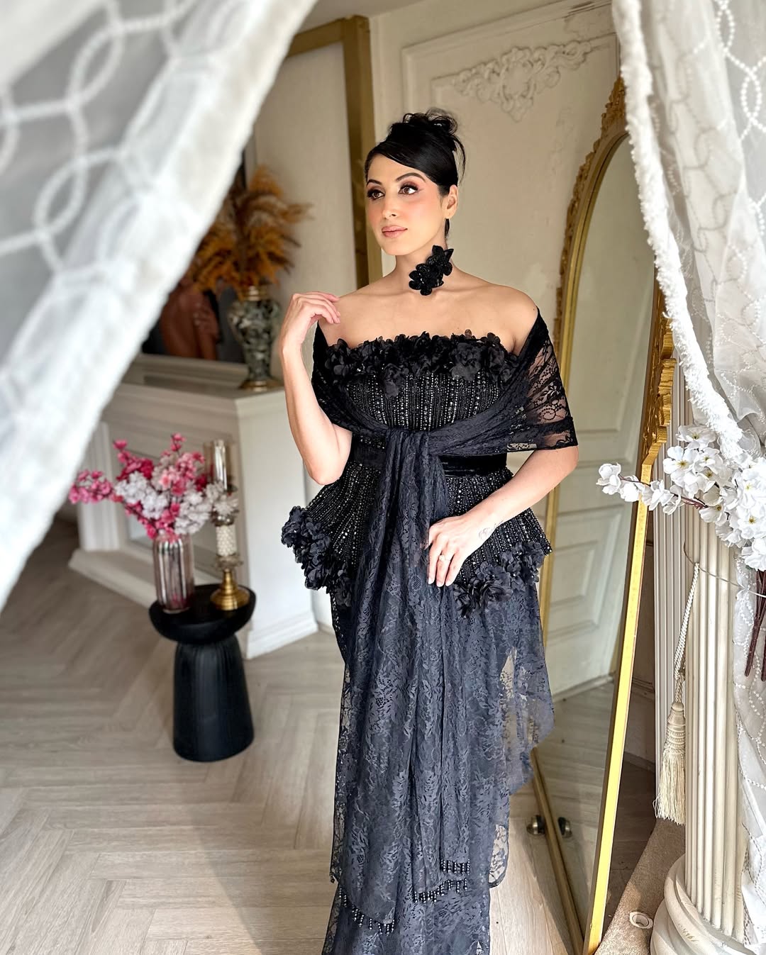 BLACK CORSET DRAPE