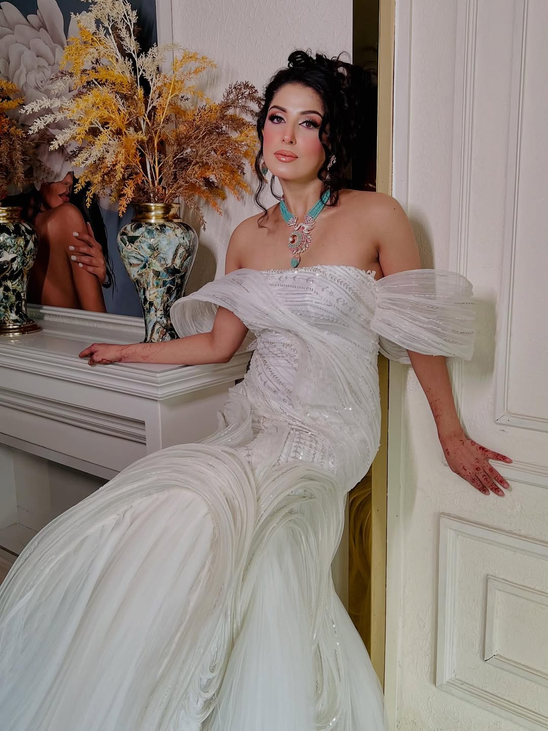 IVORY STRUCTURED GOWN