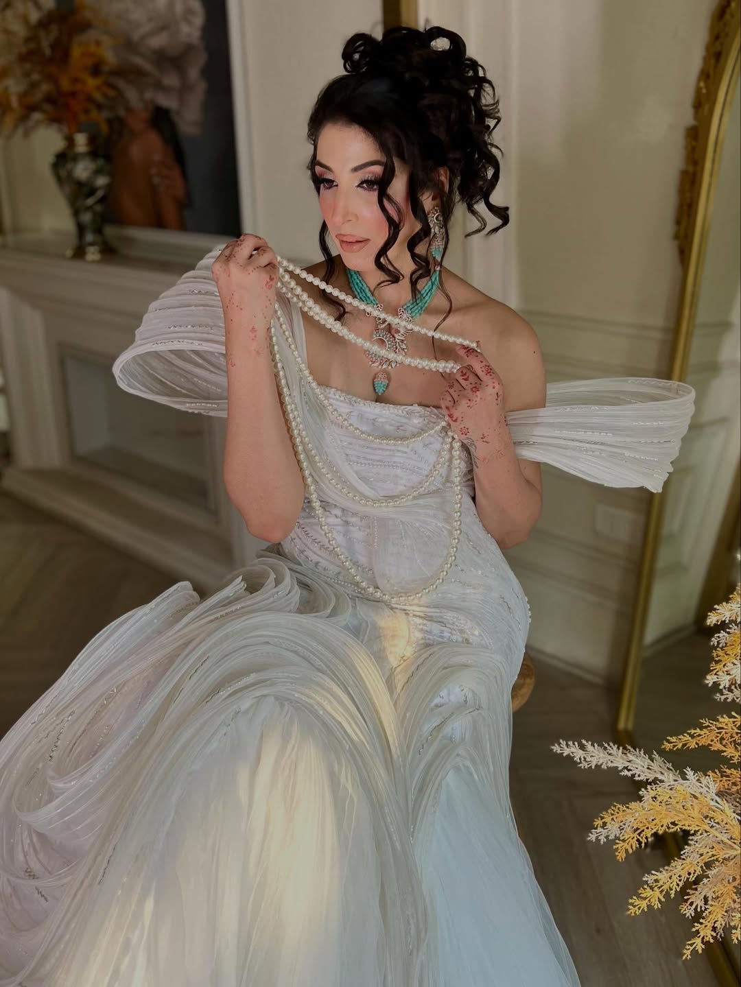 IVORY STRUCTURED GOWN