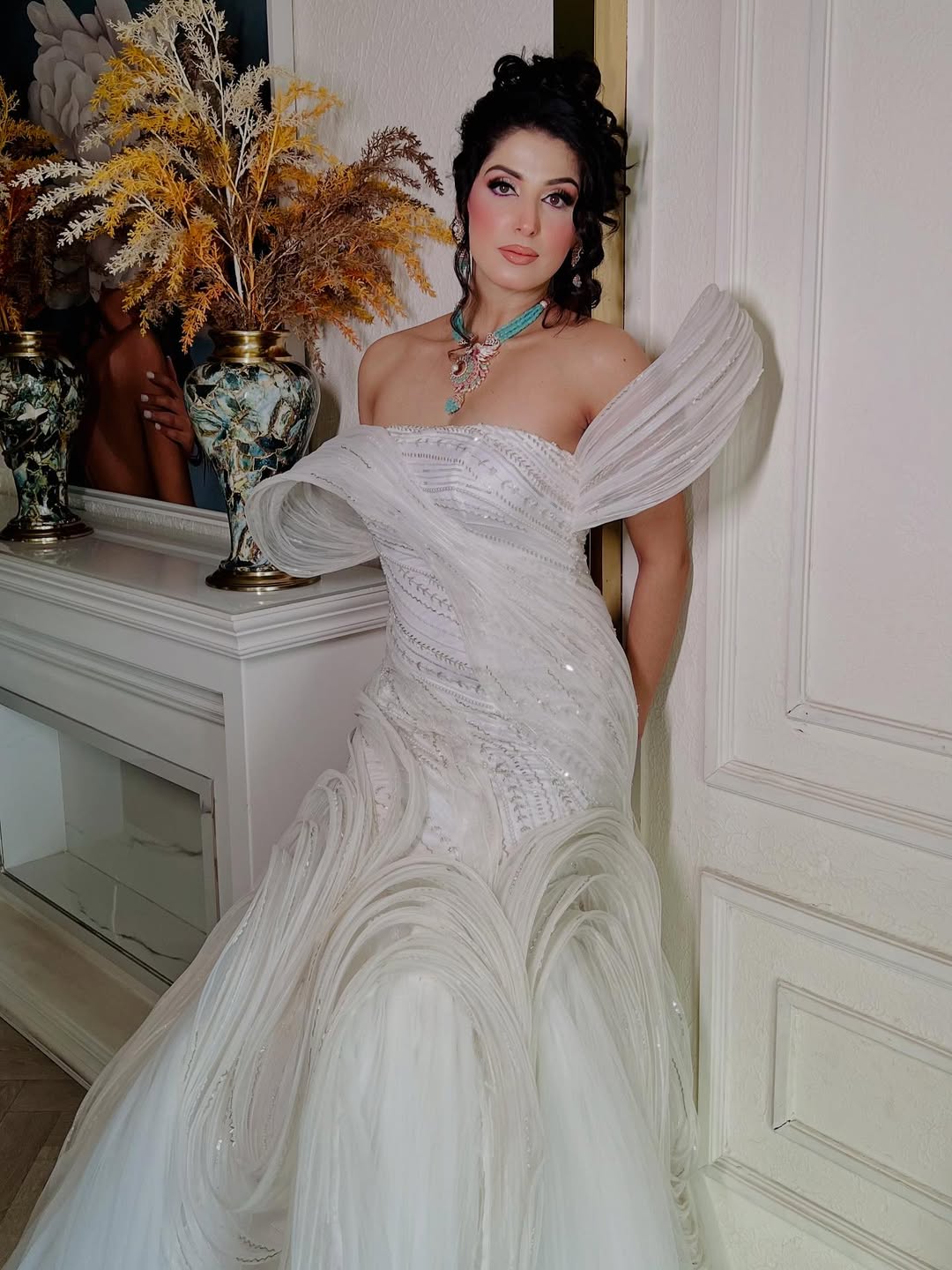 IVORY STRUCTURED GOWN