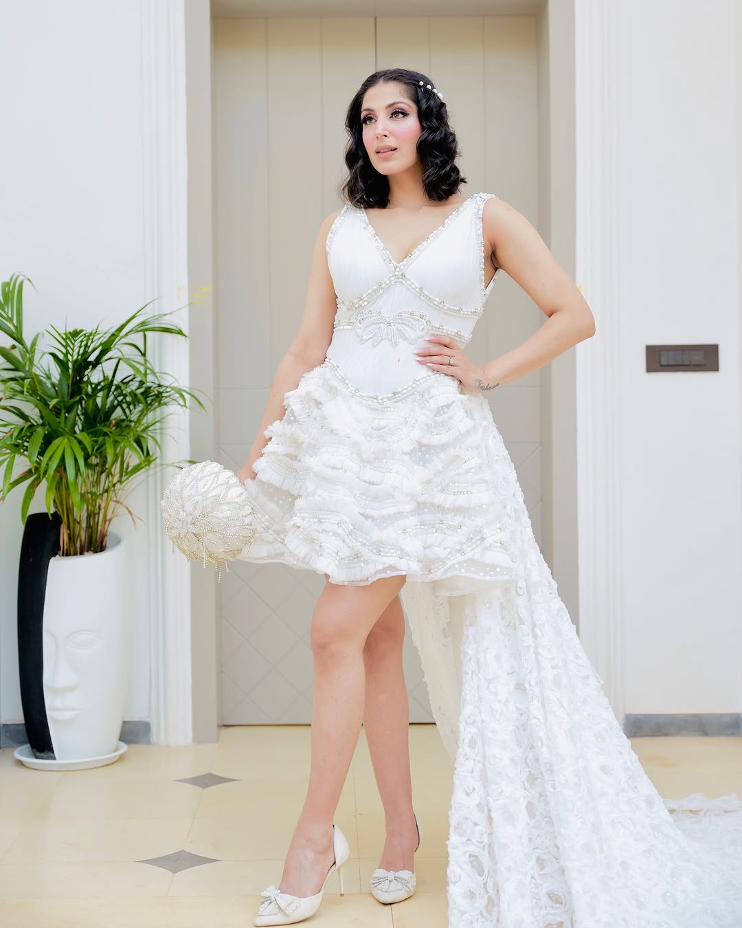 SHORT IVORY FRILL OUTFIT