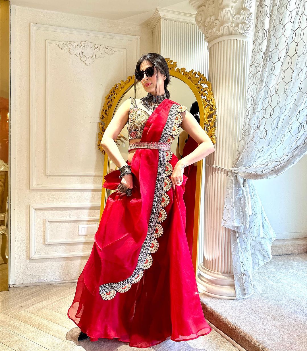 TRANSPARENT RED COLOR SAREE WITH FLOWER EMBROIDERY TOP