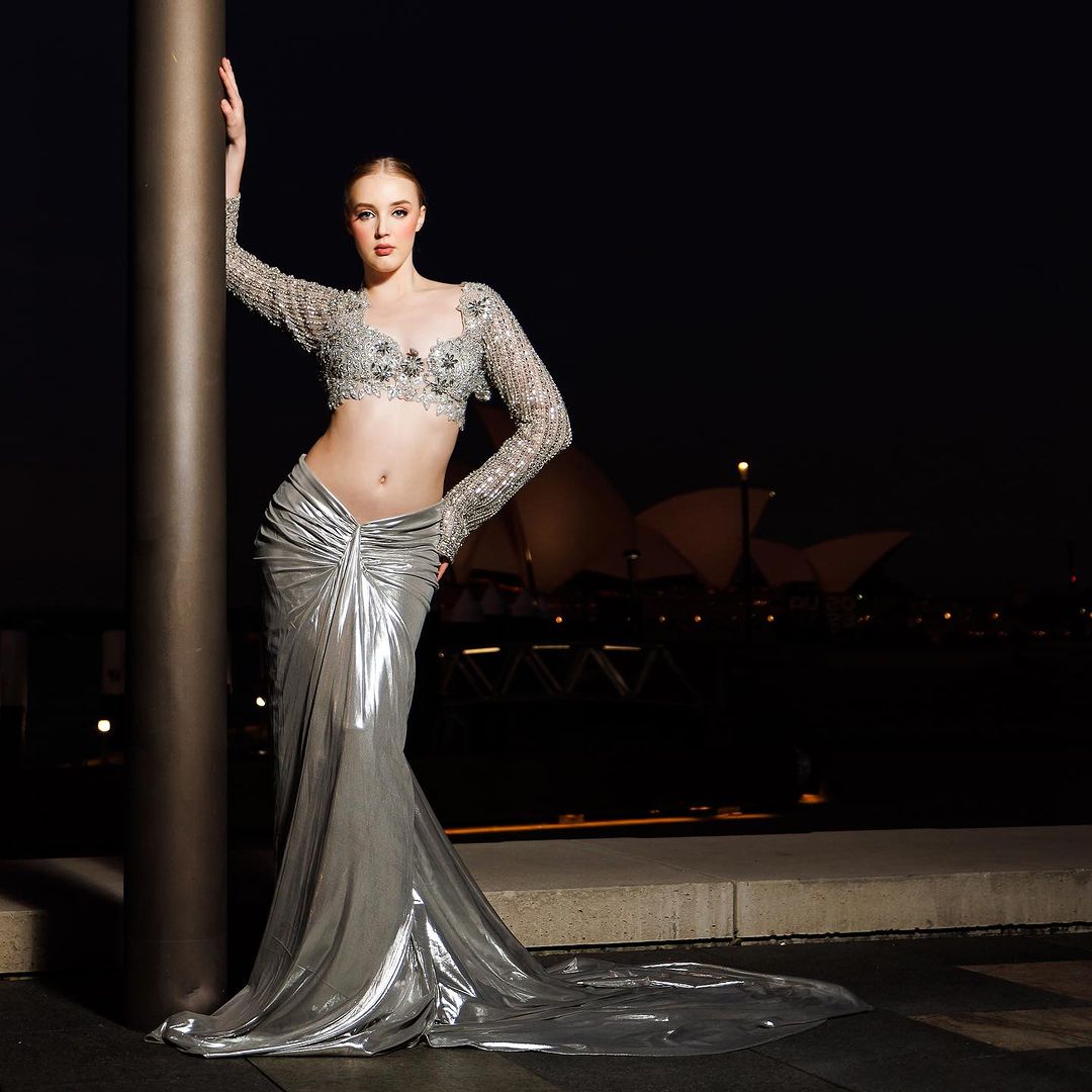SILVER COLOR SAREE WITH FLOWER EMBROIDERY TOP