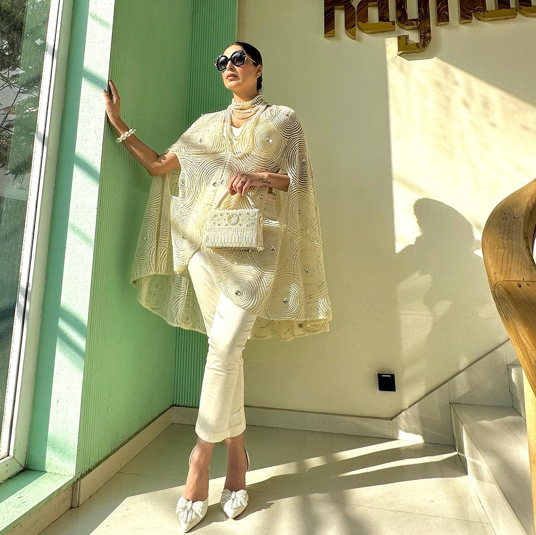 WHITE COLOR KURTI WITH WHITE PANTS