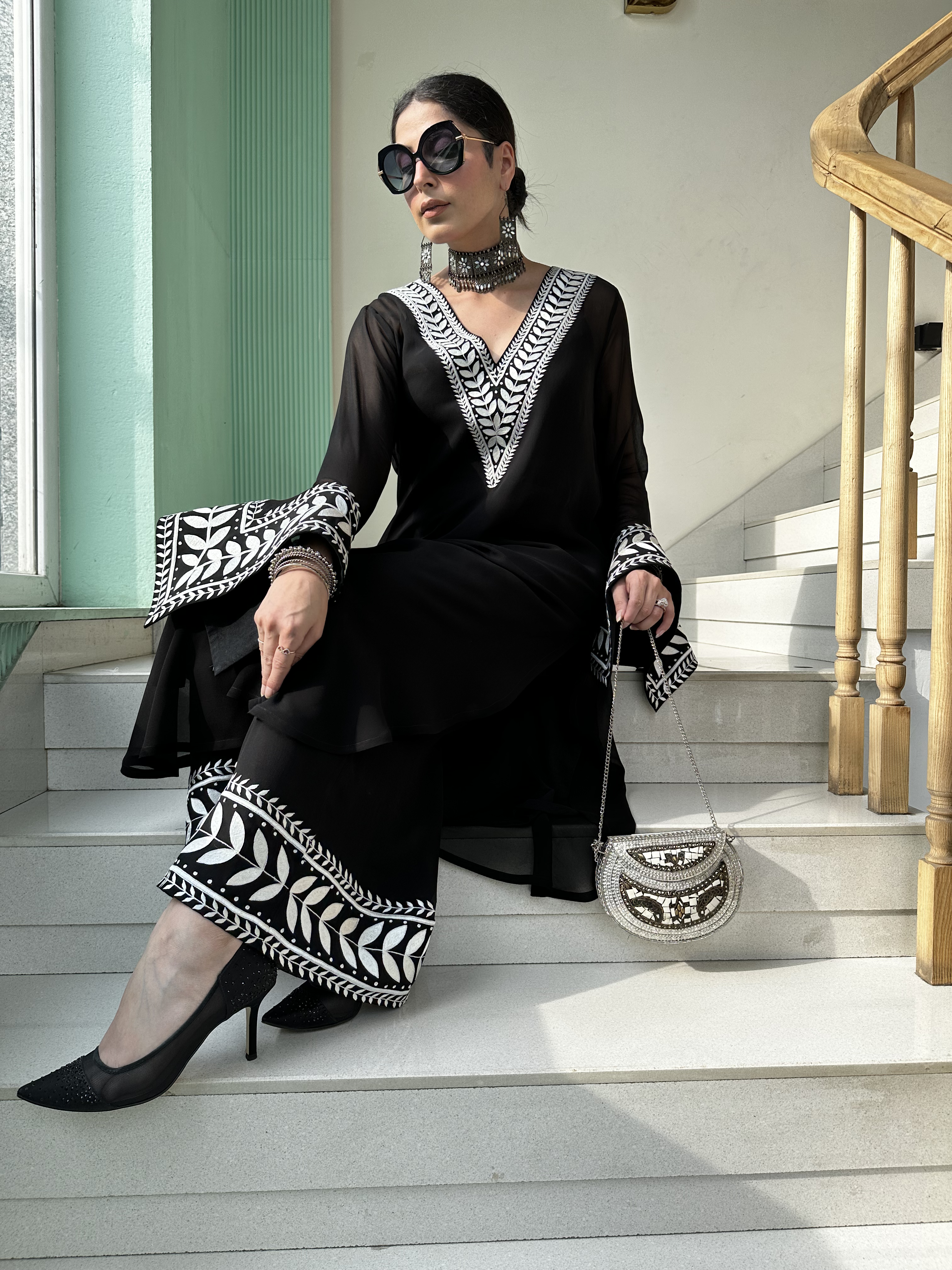 BLACK AND WHITE GRACE