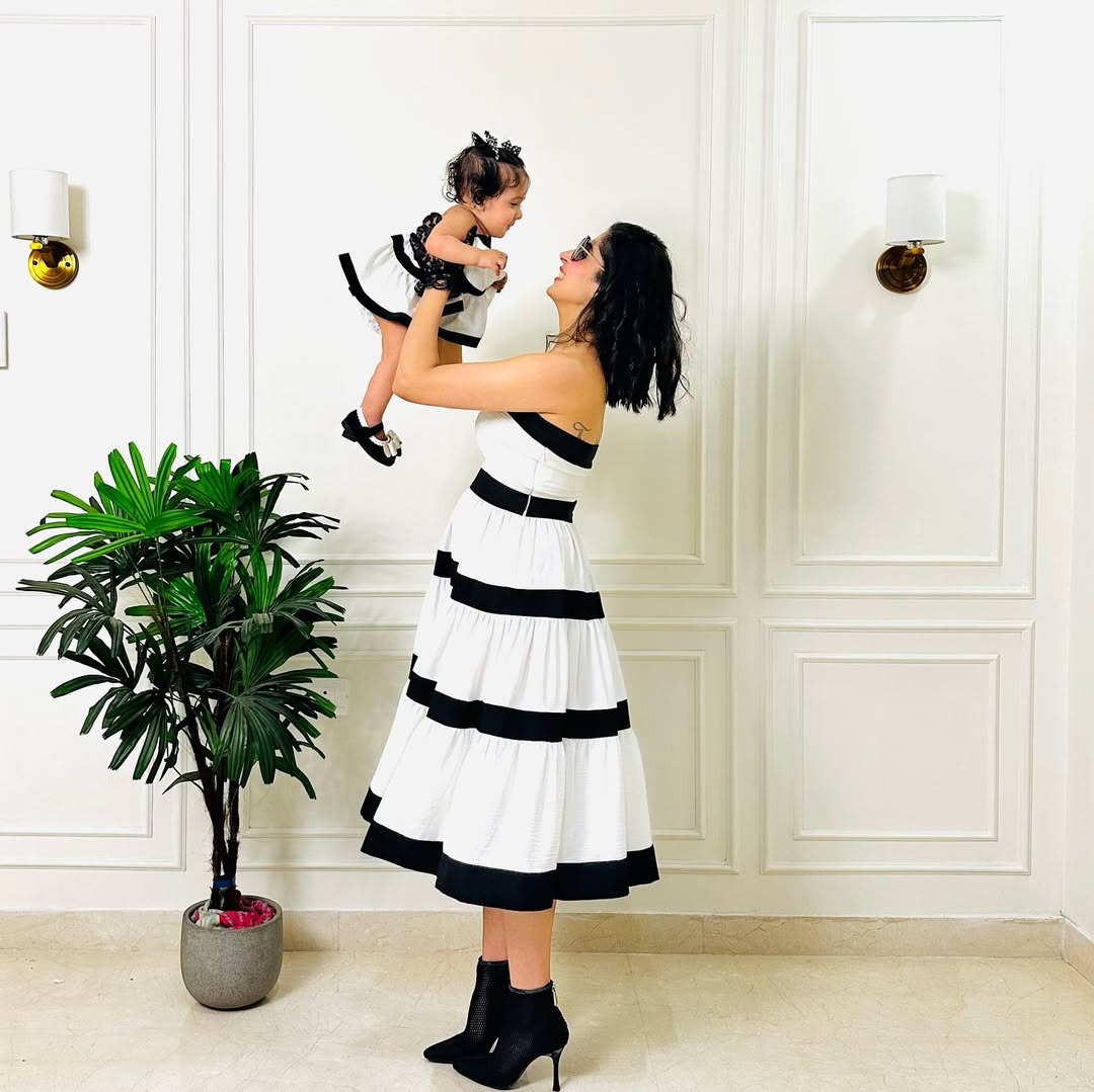 IVORY CONTRAST PLEATED DRESS