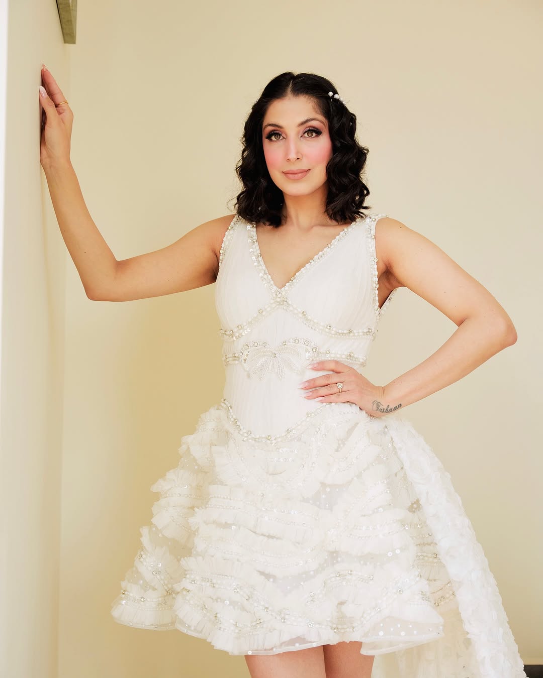SHORT IVORY FRILL OUTFIT