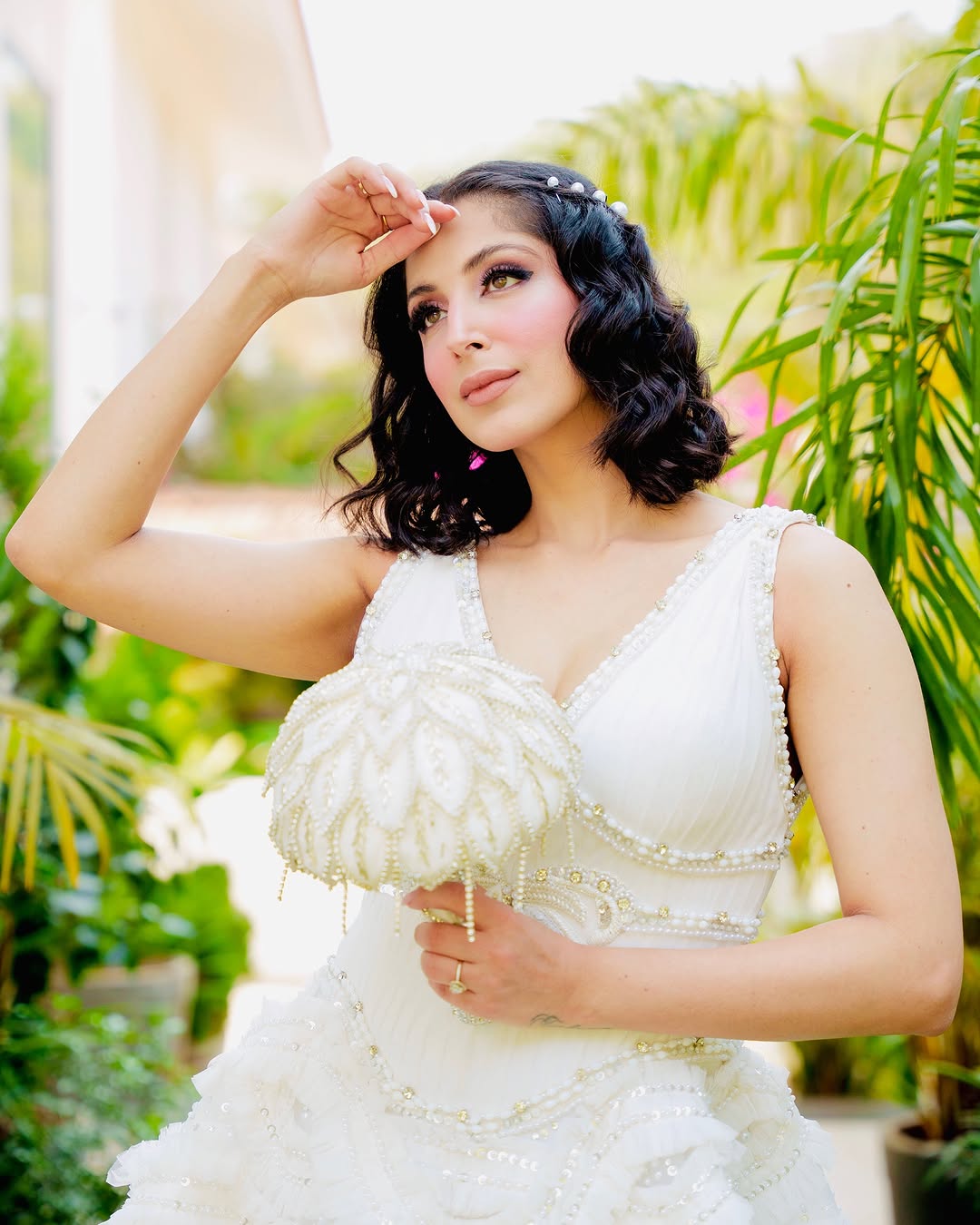 SHORT IVORY FRILL OUTFIT