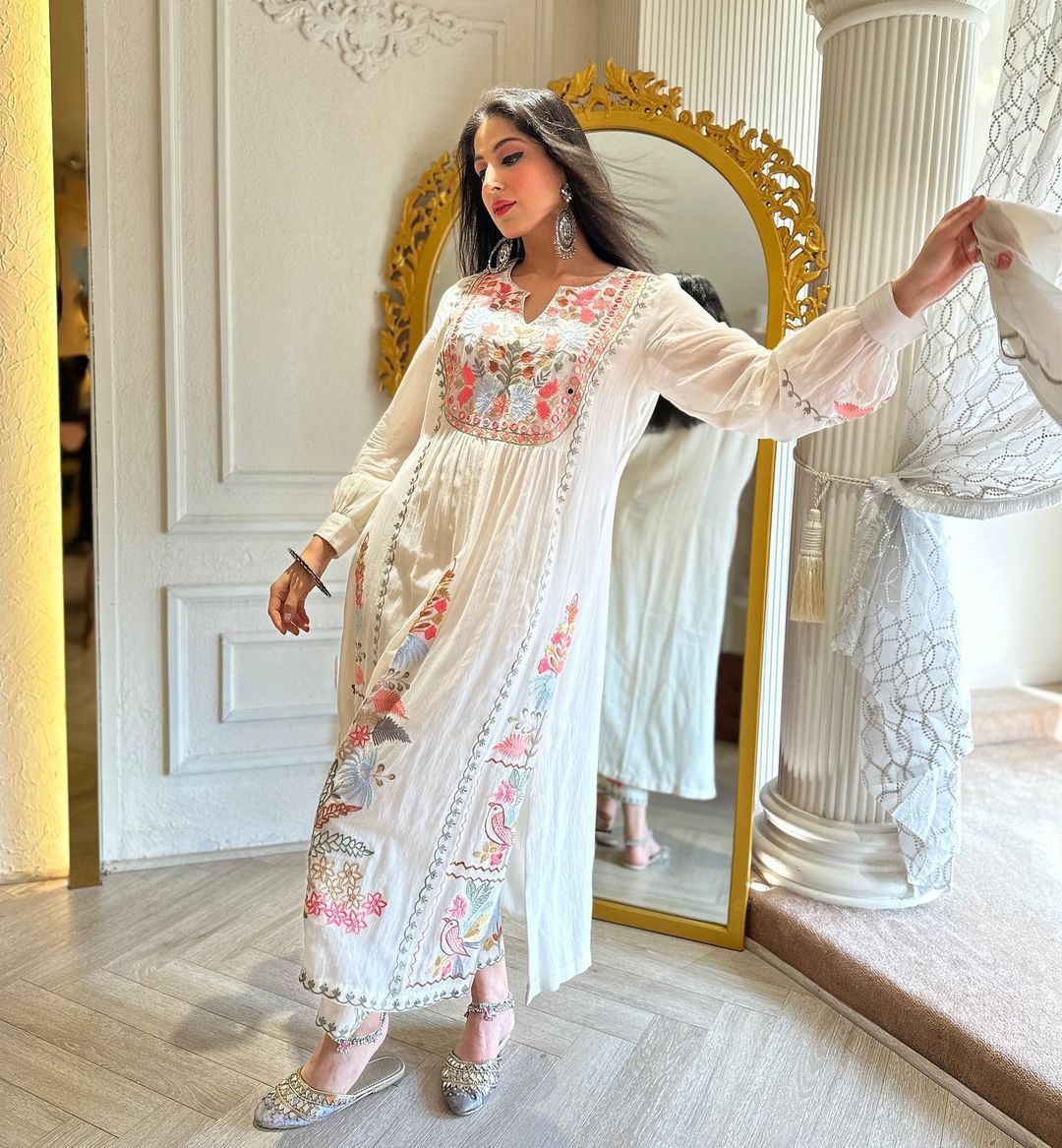 WHITE COLOR KURTI WITH FLOWER EMBROIDERY