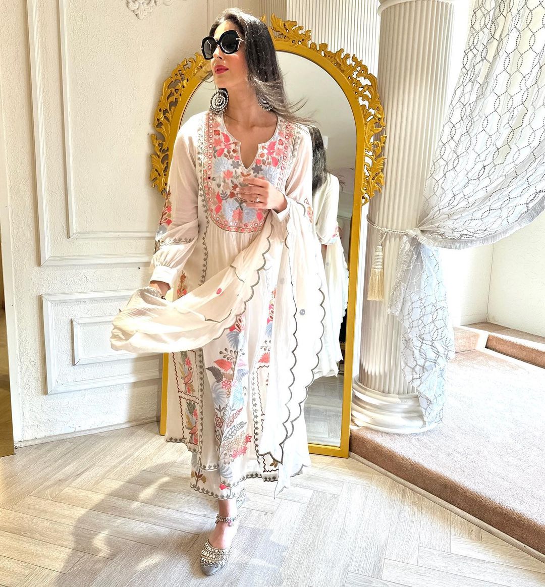 WHITE COLOR KURTI WITH FLOWER EMBROIDERY
