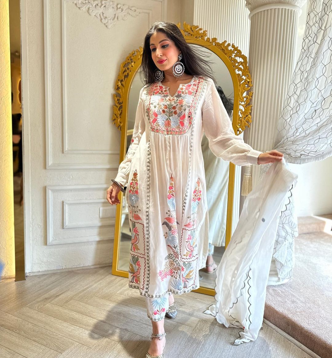 WHITE COLOR KURTI WITH FLOWER EMBROIDERY