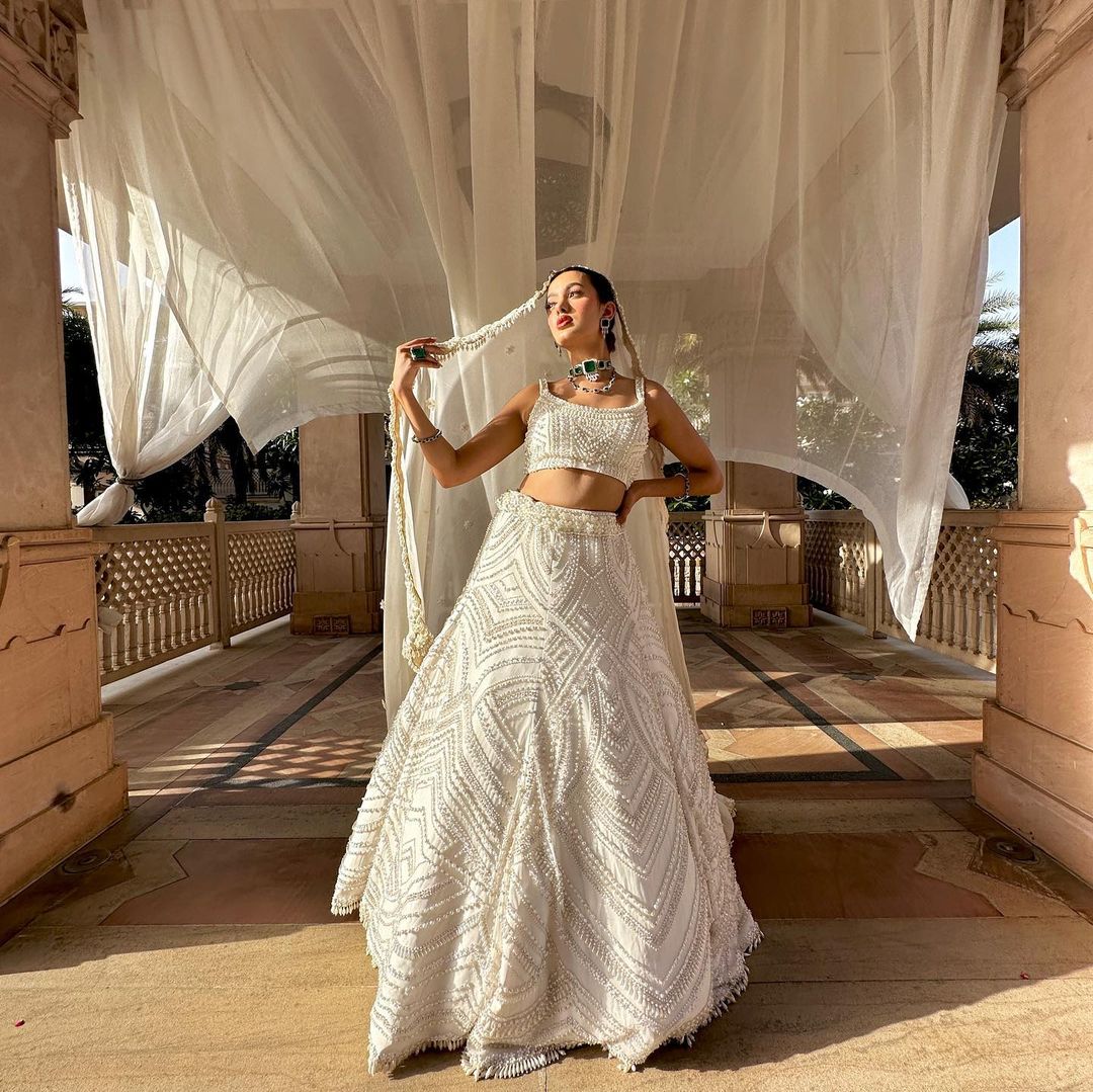 DUTCH WHITE LEHENGA