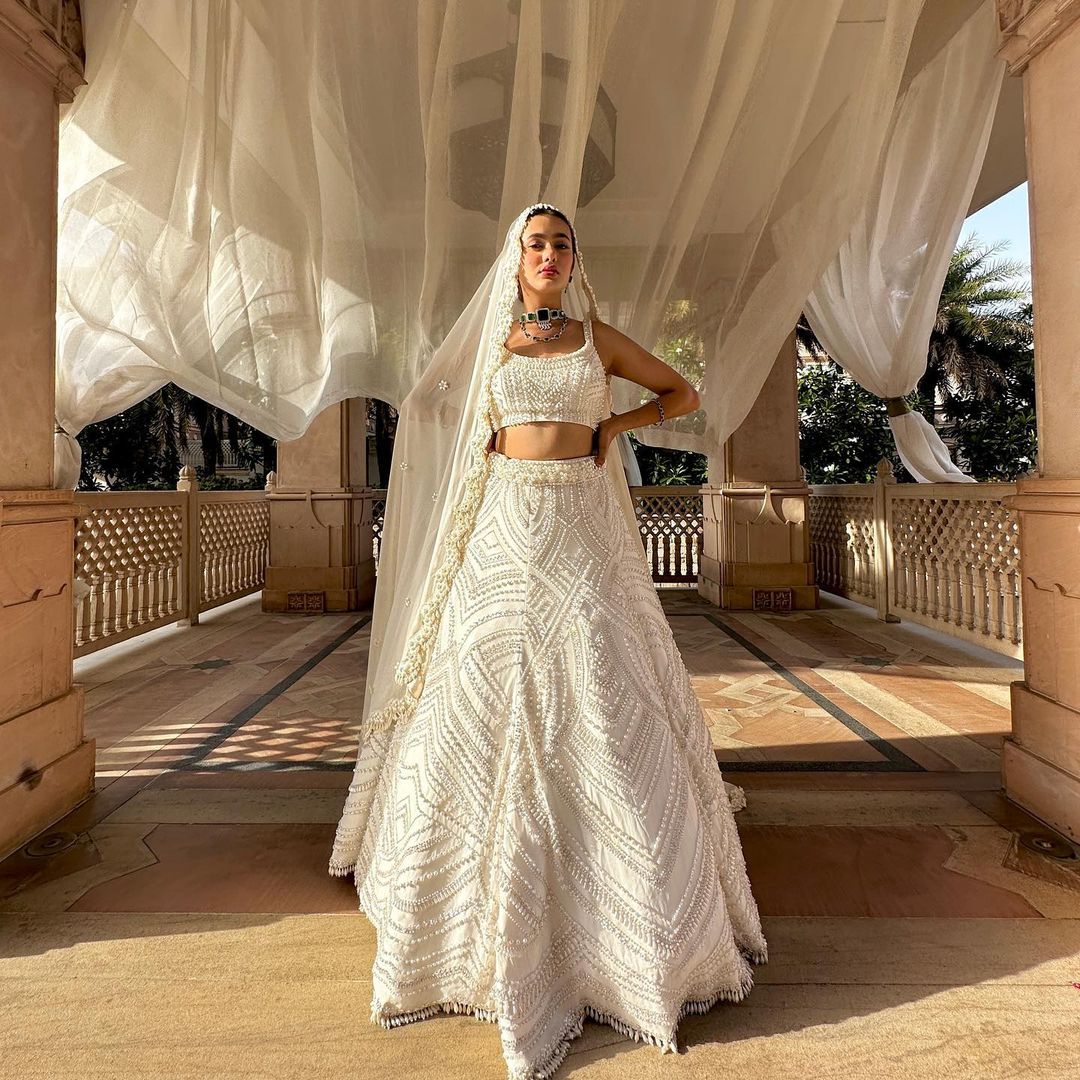 DUTCH WHITE LEHENGA