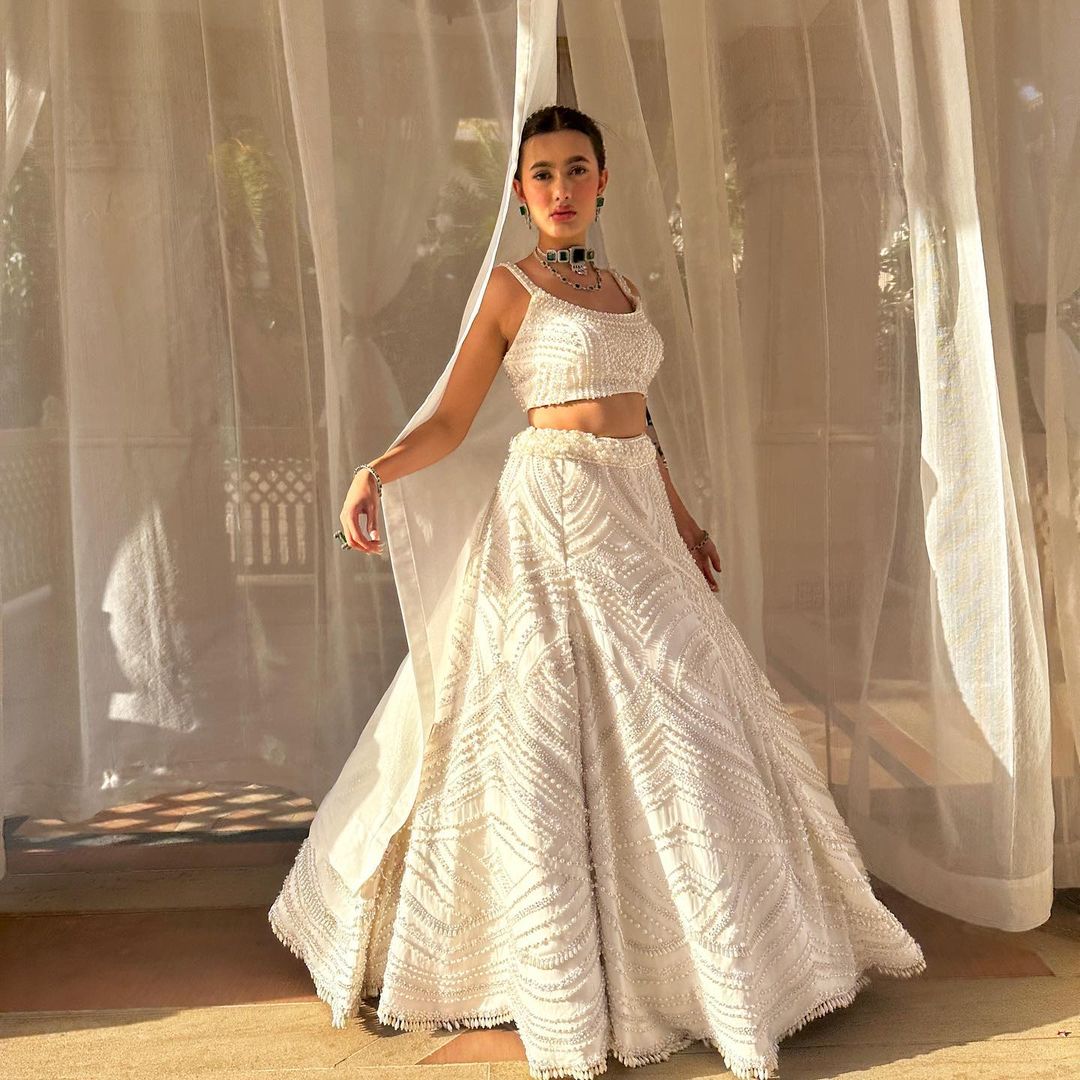 DUTCH WHITE LEHENGA