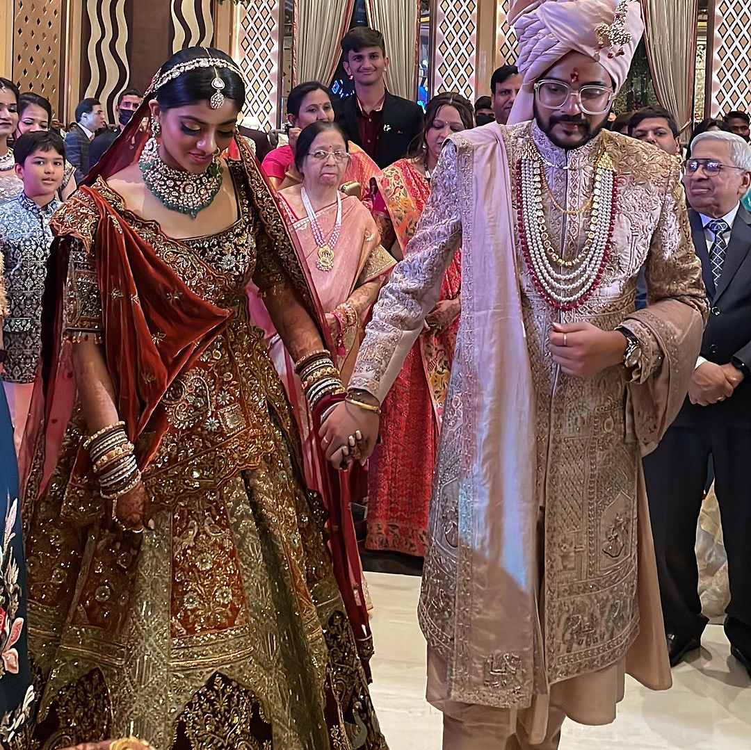 WELL CRAFTED DEEP TAUPE RED COLOR BRIDAL LEHENGA