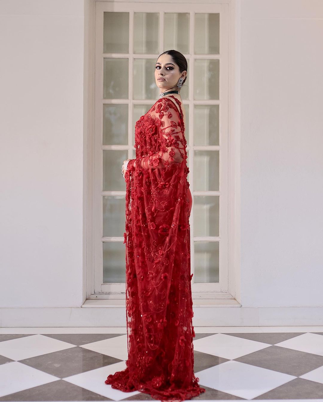 RED COLOR SAREE WITH ELEGANT DRAPE