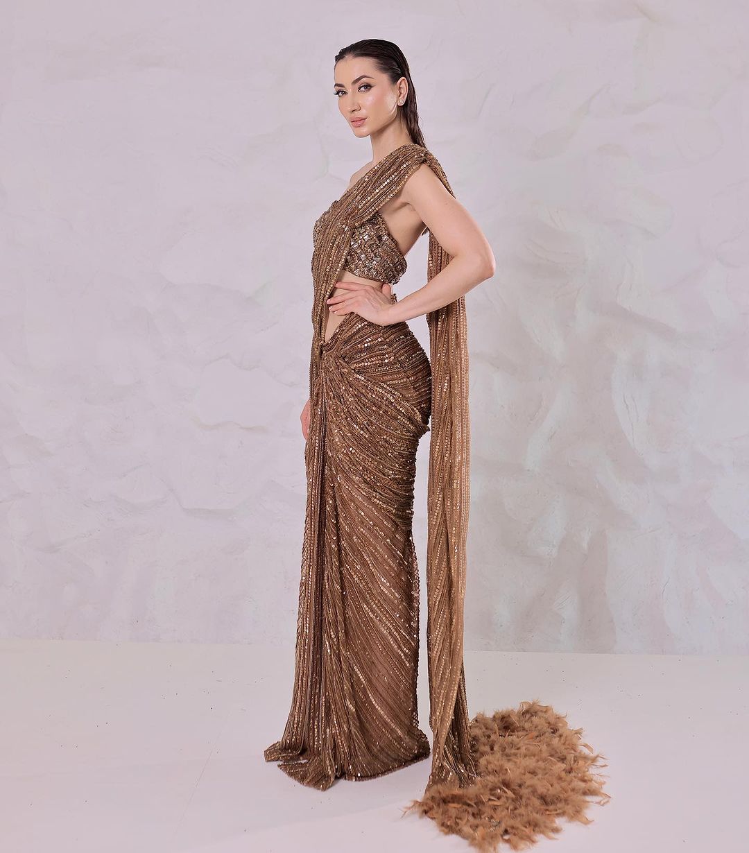 TAWNY BIRCH BROWN COLOR SAREE AND FEATHER DRAPE