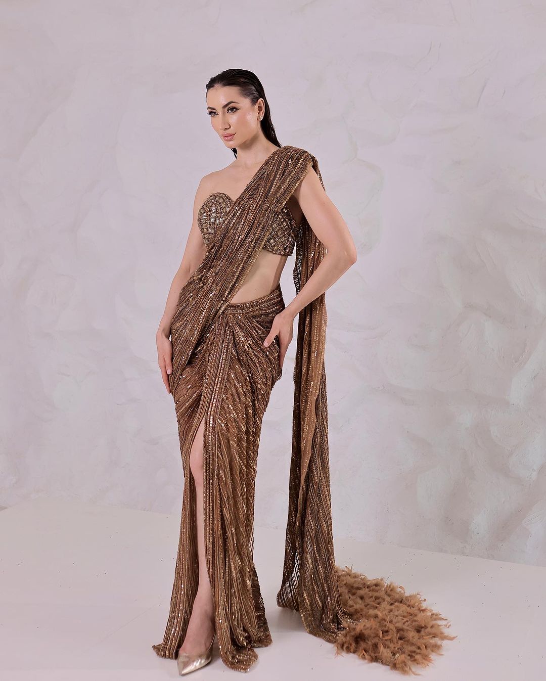 TAWNY BIRCH BROWN COLOR SAREE AND FEATHER DRAPE