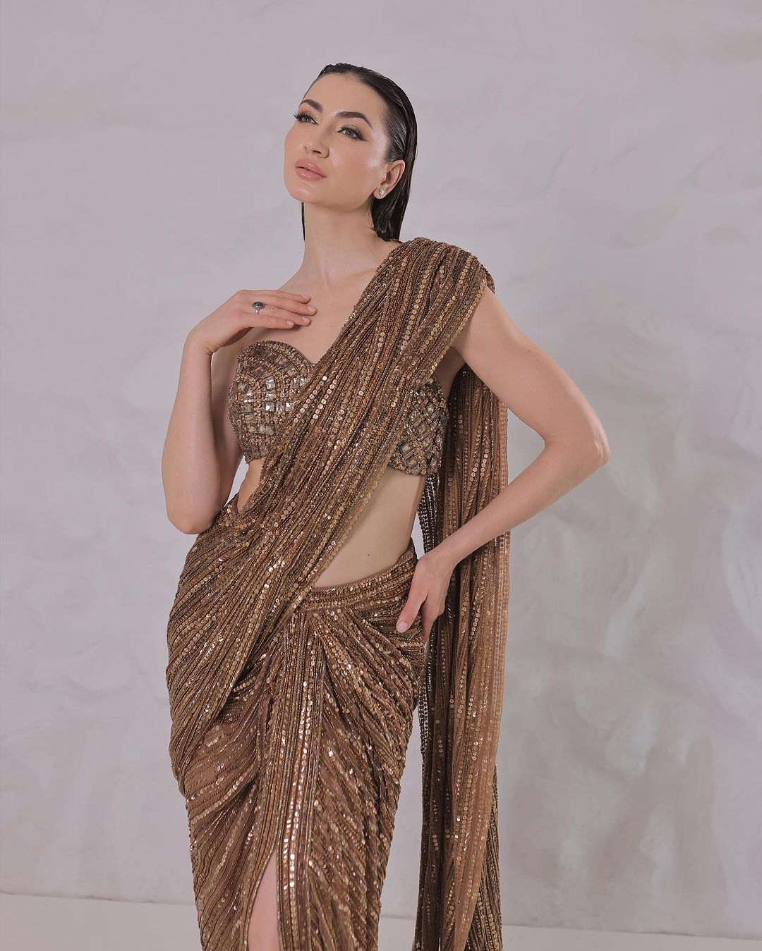 TAWNY BIRCH BROWN COLOR SAREE AND FEATHER DRAPE