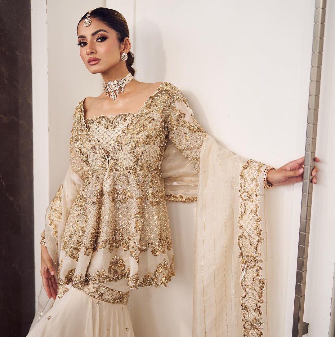 GARARA SUIT LOTUS BLOOM IVORY EMBROIDERED 